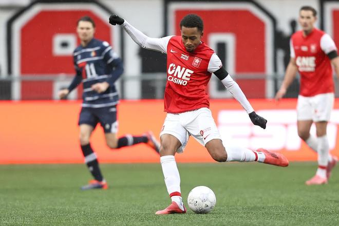 以来的首个 以来的首个